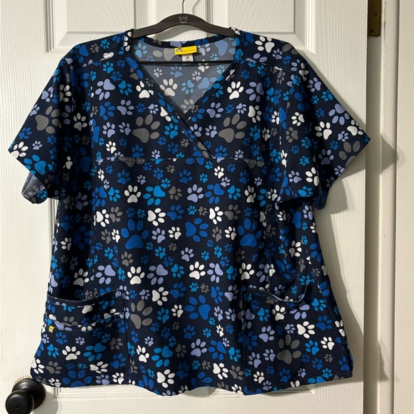 WonderWink Blue and Gray Paw Print Women's Scrub Top - Picture 1 of 5